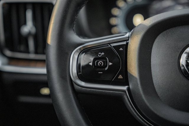 Used 2023 Volvo V60 B5 Cross Country Plus image 28