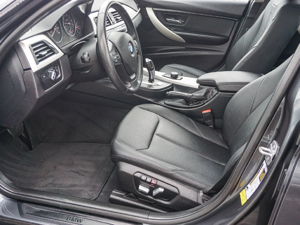 Used 2016 BMW 320i Sedan RWD image 18