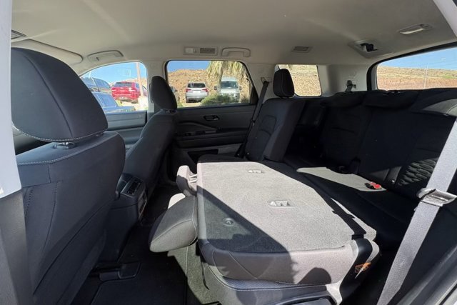 Used 2025 Nissan Pathfinder SV AWD/4WD image 10
