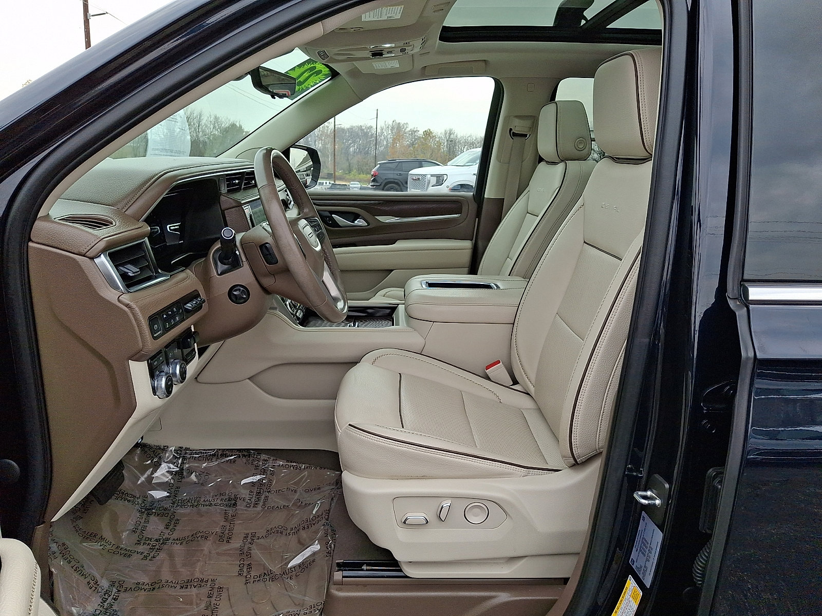 Certified 2022 GMC Yukon Denali w/ Denali Premium Package image 14