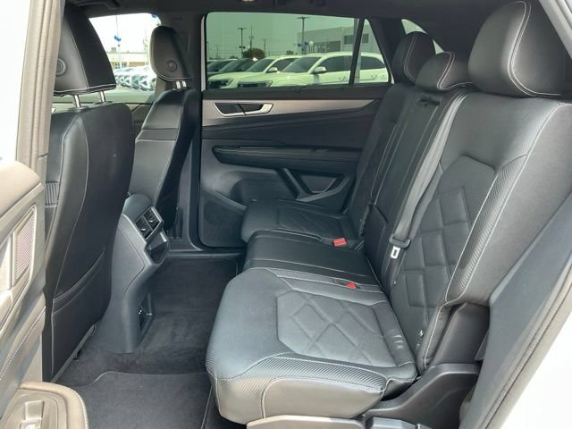 Certified 2024 Volkswagen Atlas Cross Sport SE w/ Panoramic Sunroof Package FWD image 16