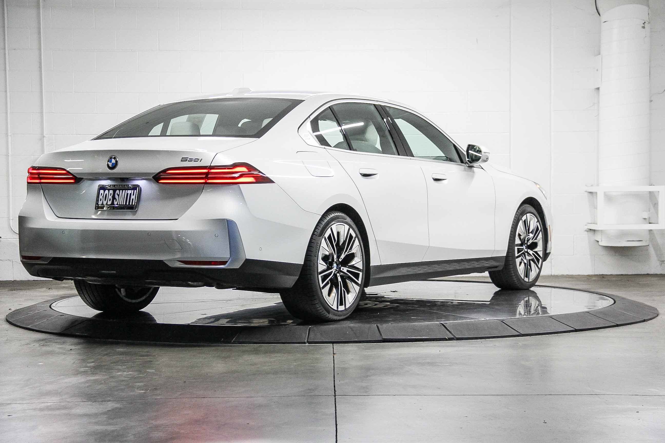 Used 2026 BMW 530i w/ Premium Package image 6