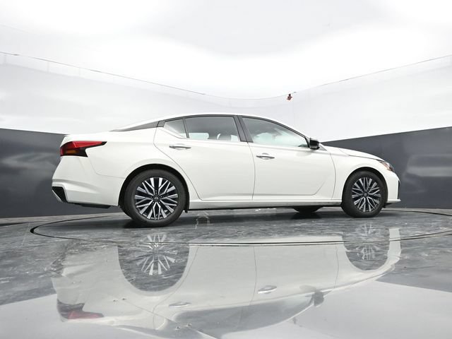 Used 2025 Nissan Altima 2.5 SV FWD image 58