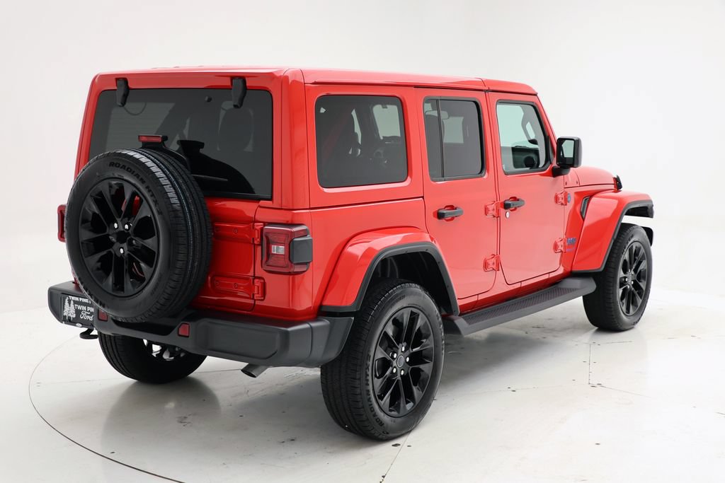 Used 2025 Jeep Wrangler Unlimited Sahara AWD/4WD image 9