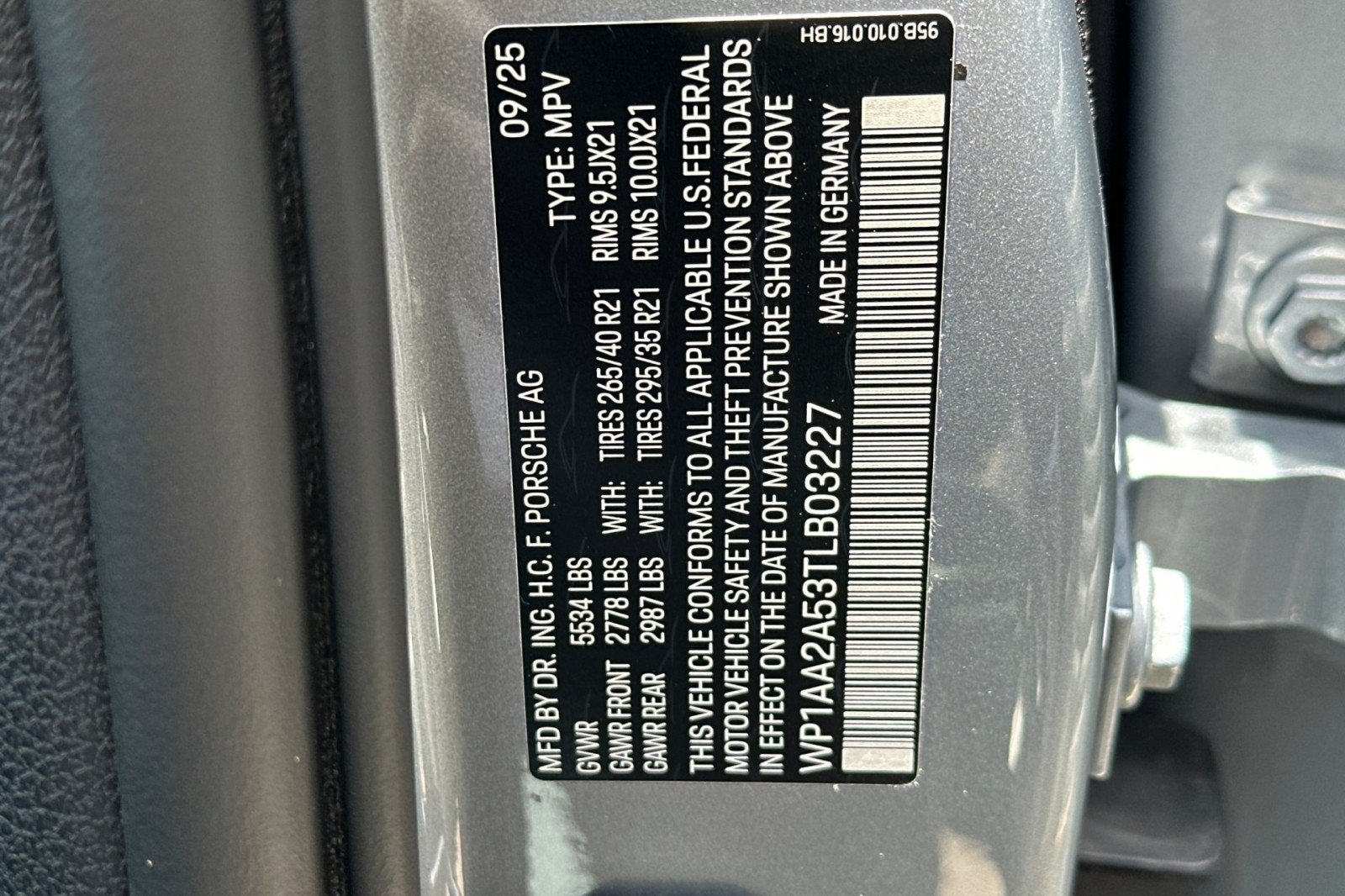 Used 2026 Porsche Macan AWD/4WD image 29