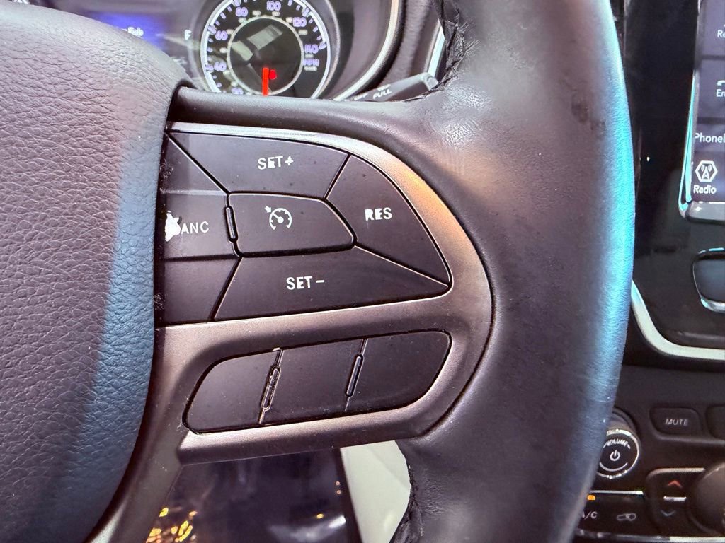 Used 2020 Jeep Cherokee Limited image 21