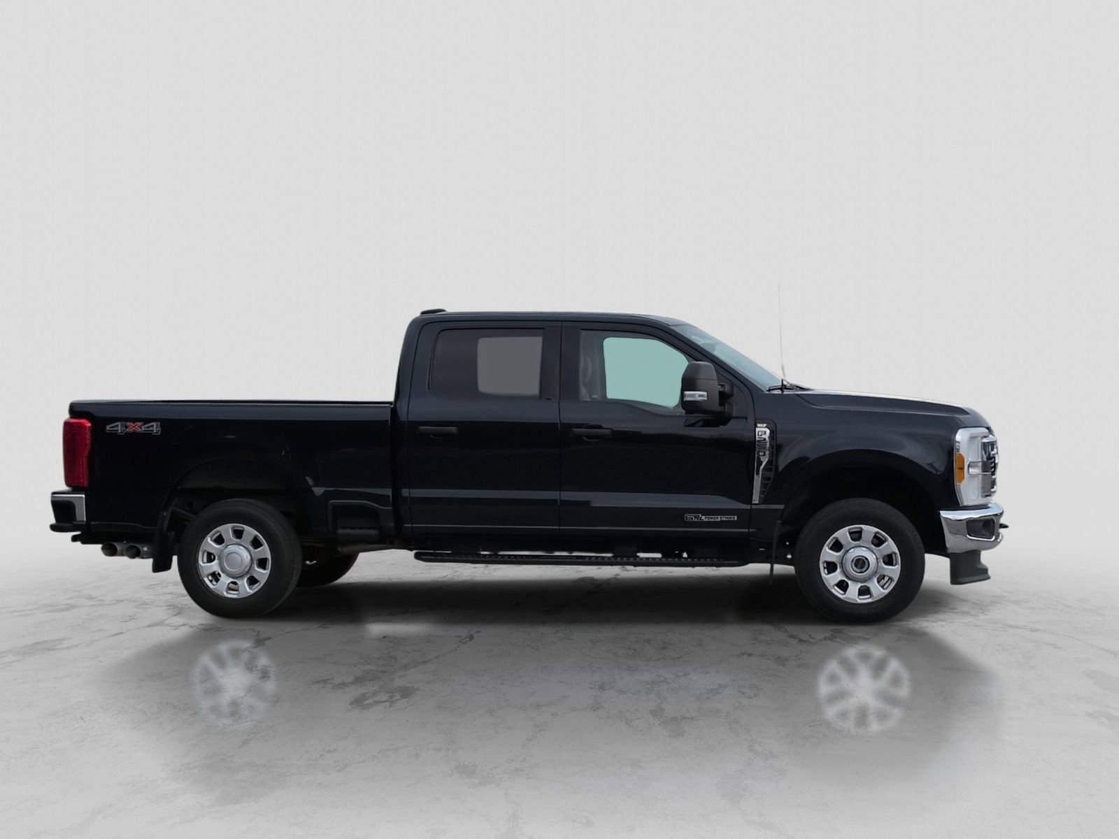Certified 2023 Ford F250 XLT AWD/4WD image 9
