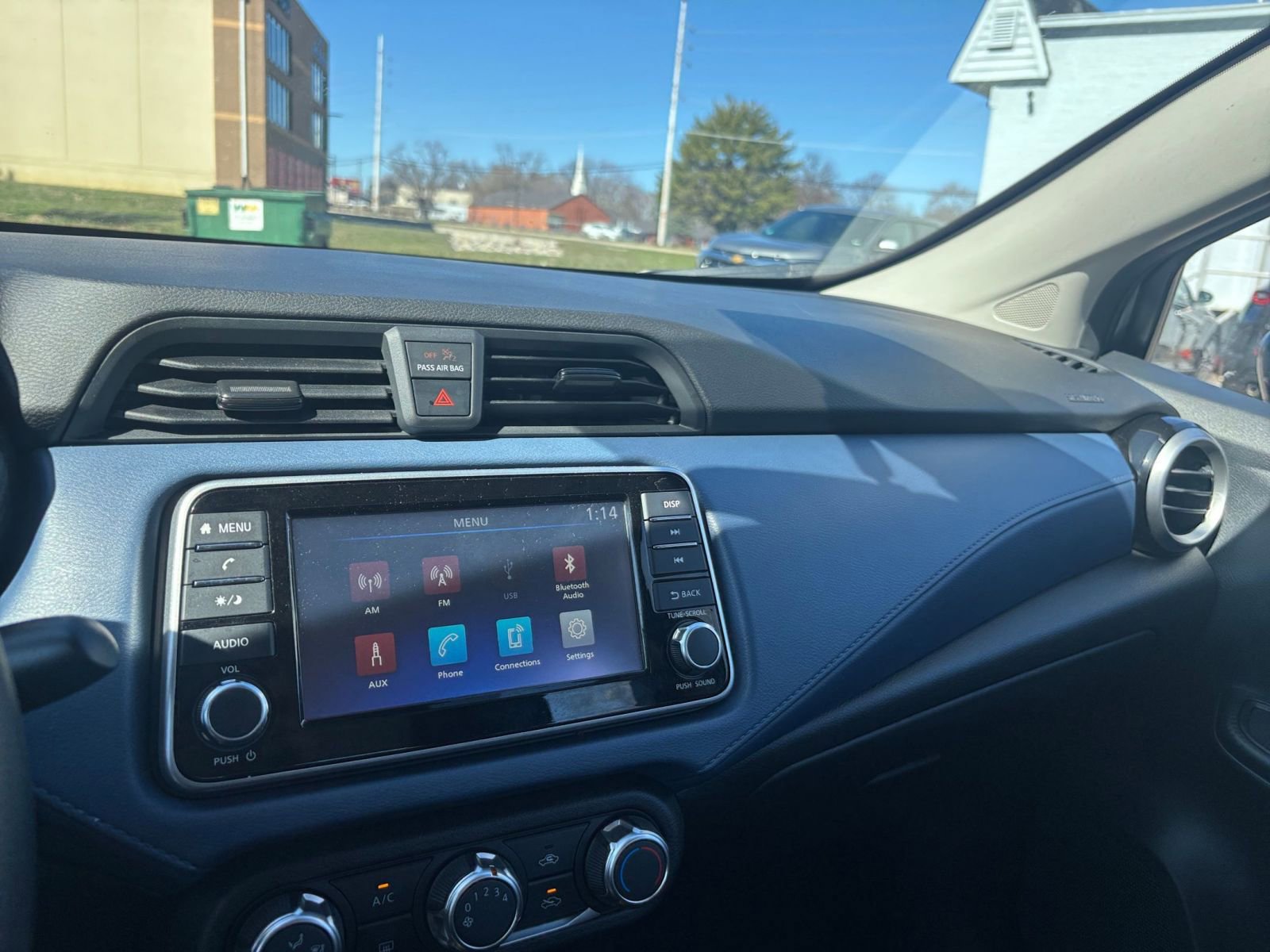 Used 2025 Nissan Versa SV image 33