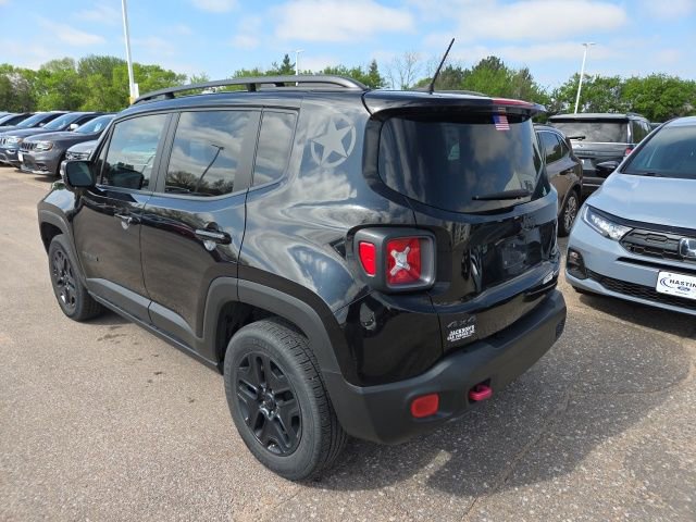 Used 2017 Jeep Renegade Trailhawk AWD/4WD image 3