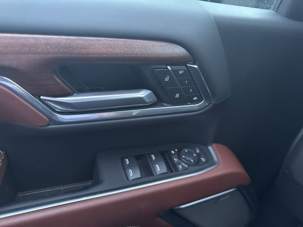 Used 2025 GMC Sierra 3500 Denali Ultimate image 9
