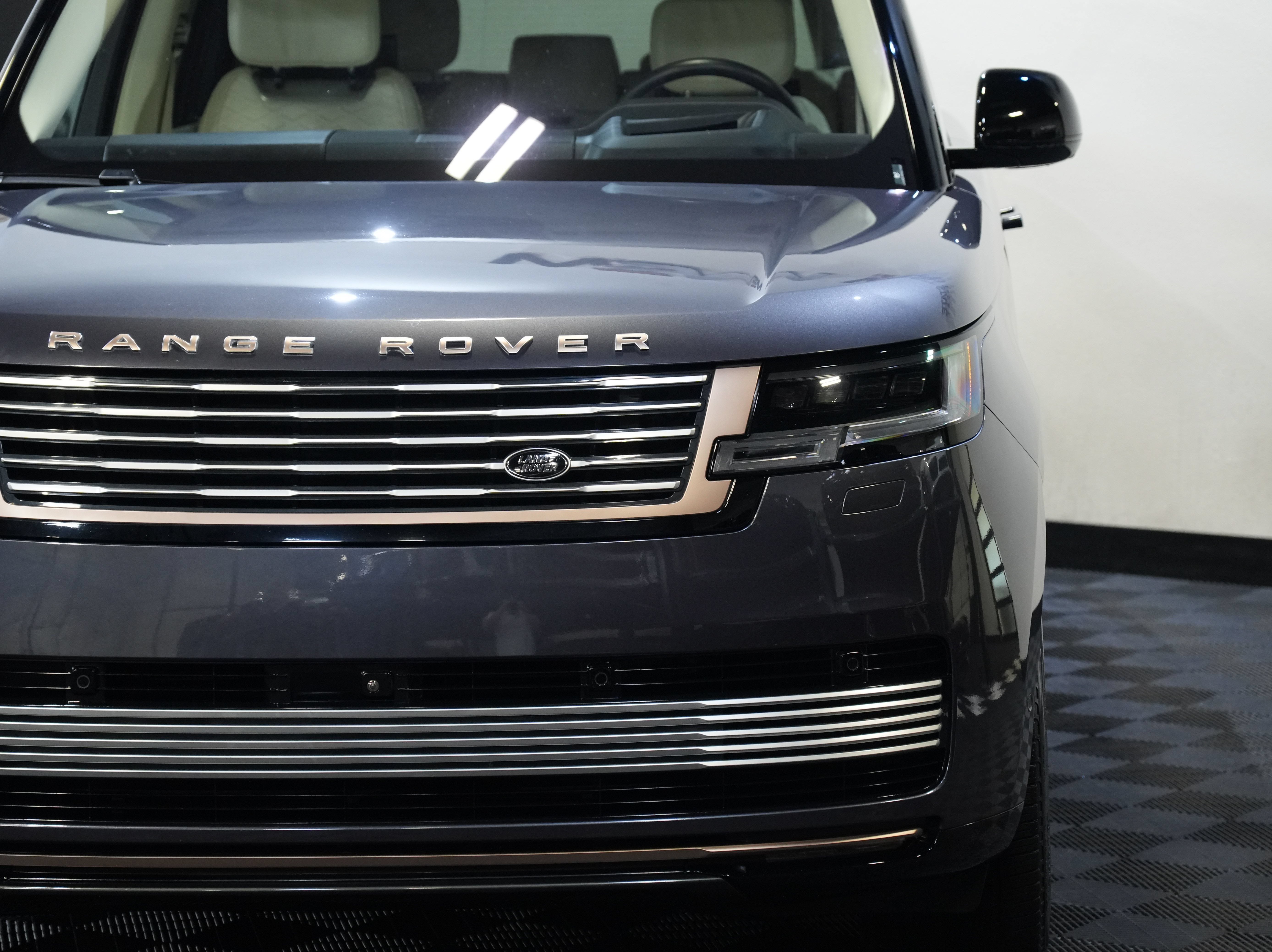Used 2023 Land Rover Range Rover SV AWD/4WD image 10