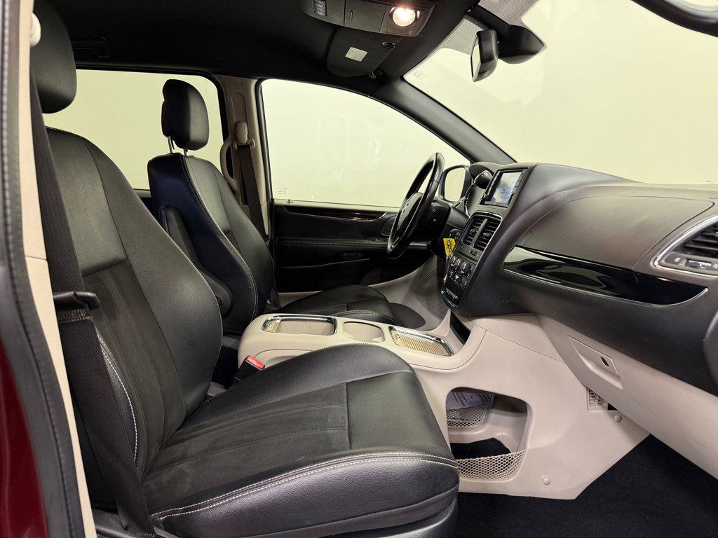 Used 2019 Dodge Grand Caravan SXT FWD image 18