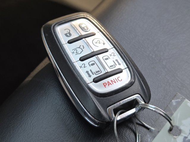 Used 2020 Chrysler Voyager Lxi FWD image 22