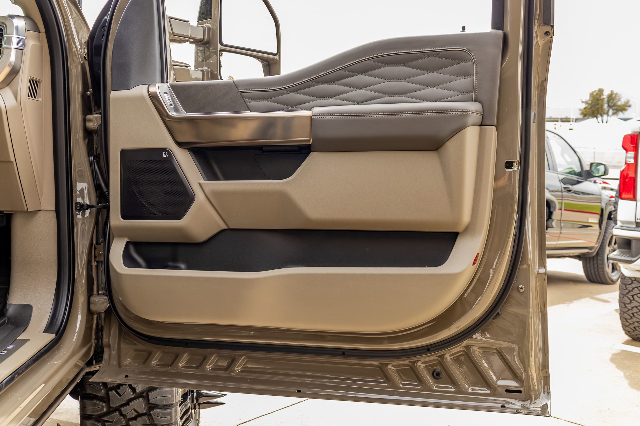 Used 2026 Ford F450 Platinum w/ Platinum Plus Package image 37