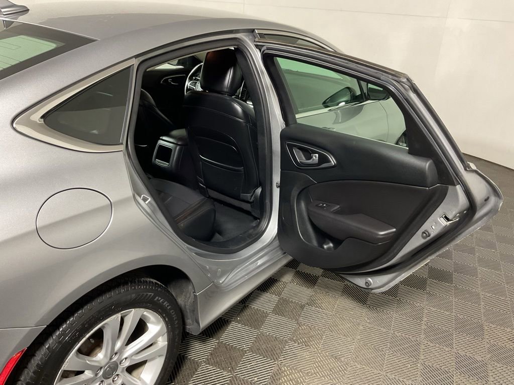 Used 2017 Chrysler 200 Limited Platinum FWD image 34