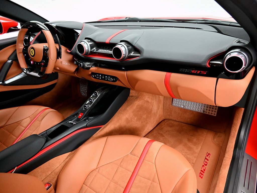 Used 2022 Ferrari 812 GTS image 11