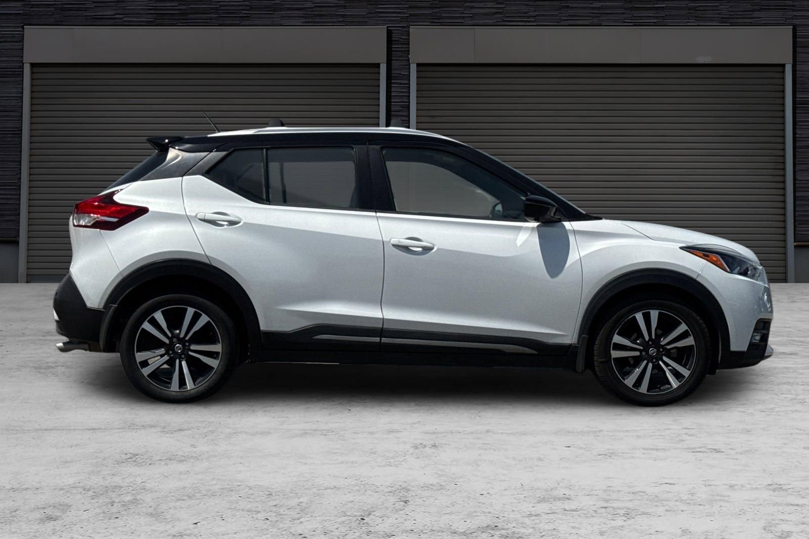 Used 2020 Nissan Kicks SR w/ SR Premium Package FWD image 3