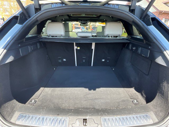 Used 2018 Land Rover Range Rover Velar R-Dynamic SE AWD/4WD image 34