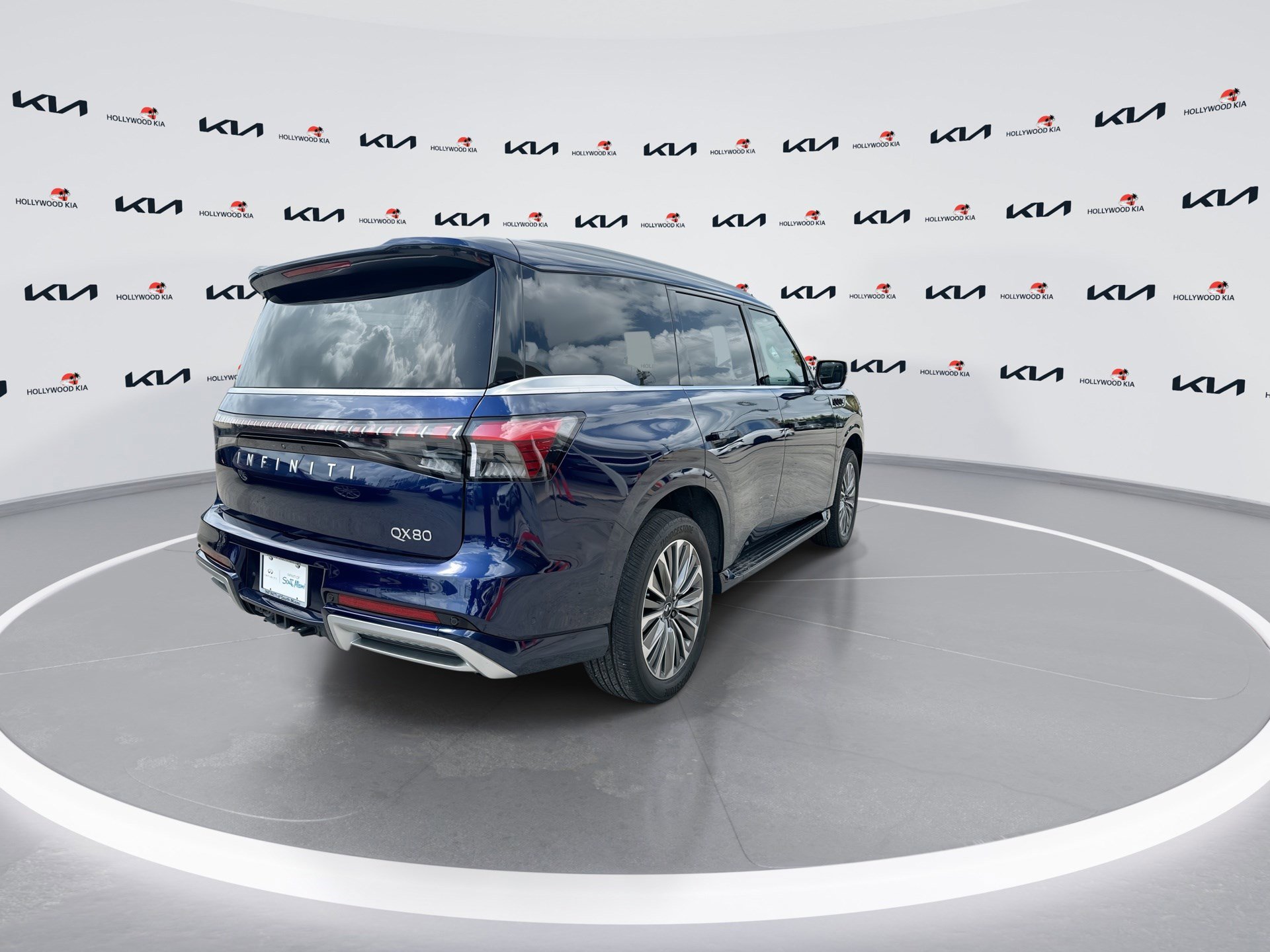 Used 2025 INFINITI QX80 Luxe RWD image 8