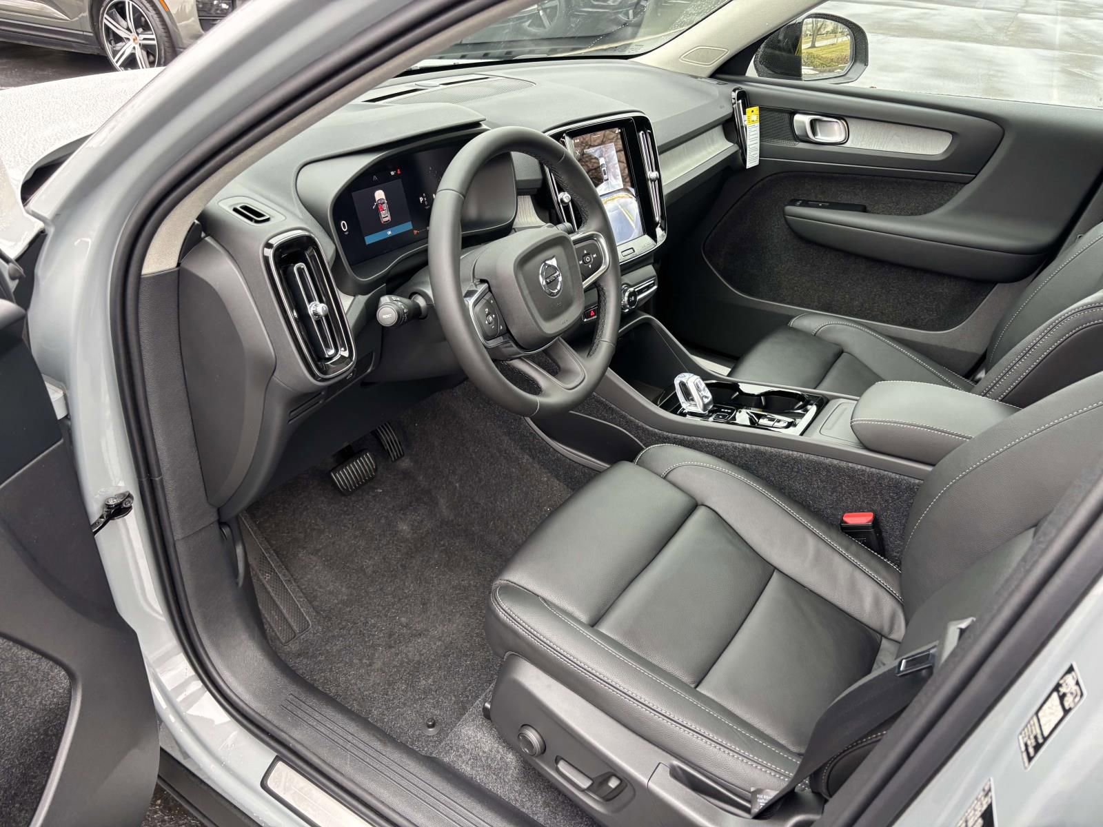 New 2026 Volvo XC40 B5 Plus w/ Protection Package Premier AWD/4WD image 24