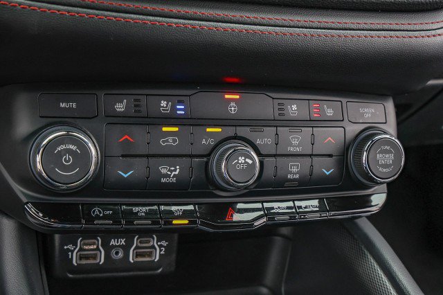 Used 2024 Dodge Durango GT RWD image 18
