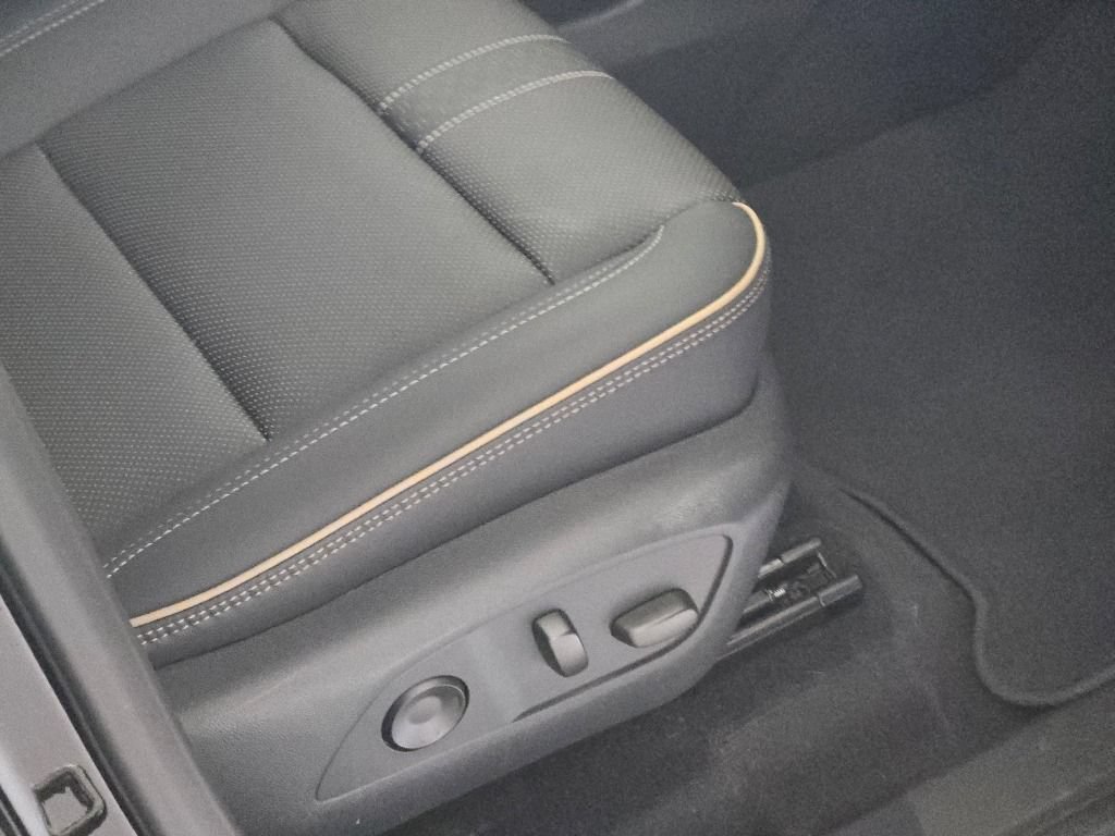 Certified 2025 Chevrolet Traverse High Country w/ LPO, Floor Liner Package AWD/4WD image 7