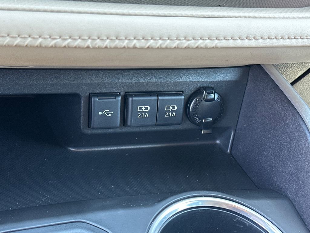 Certified 2020 Toyota Highlander XLE image 29