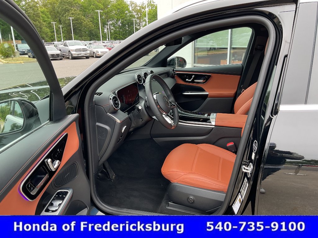 Used 2025 Mercedes-Benz GLC 300 4MATIC image 29