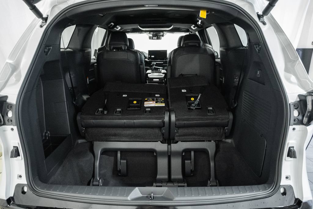 New 2026 Toyota Sienna Platinum image 10