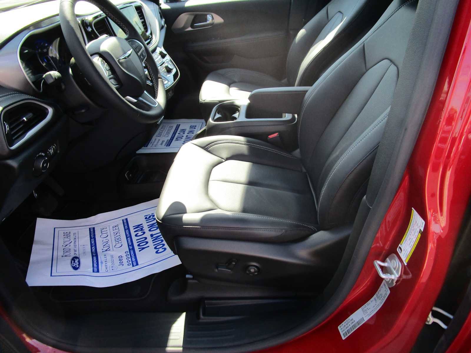 New 2026 Chrysler Pacifica Select FWD image 17