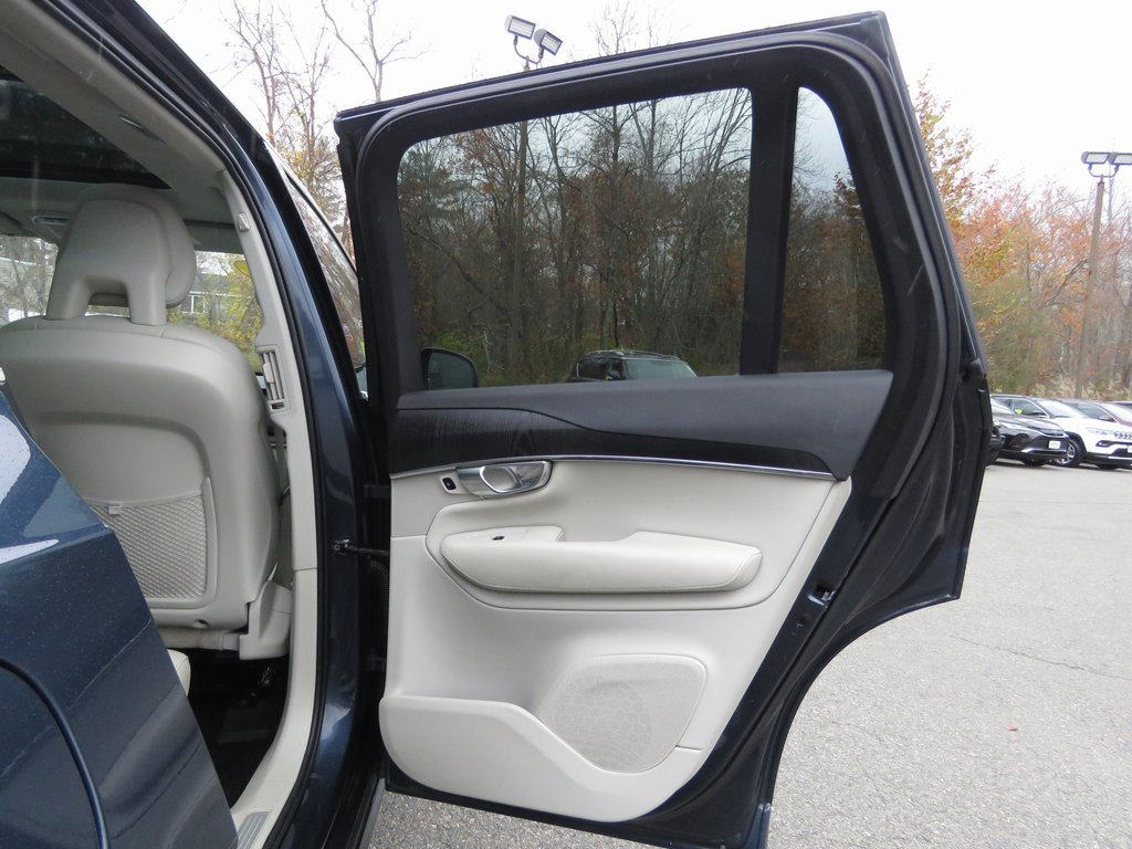 Used 2020 Volvo XC90 T6 Momentum w/ Protection Package image 16