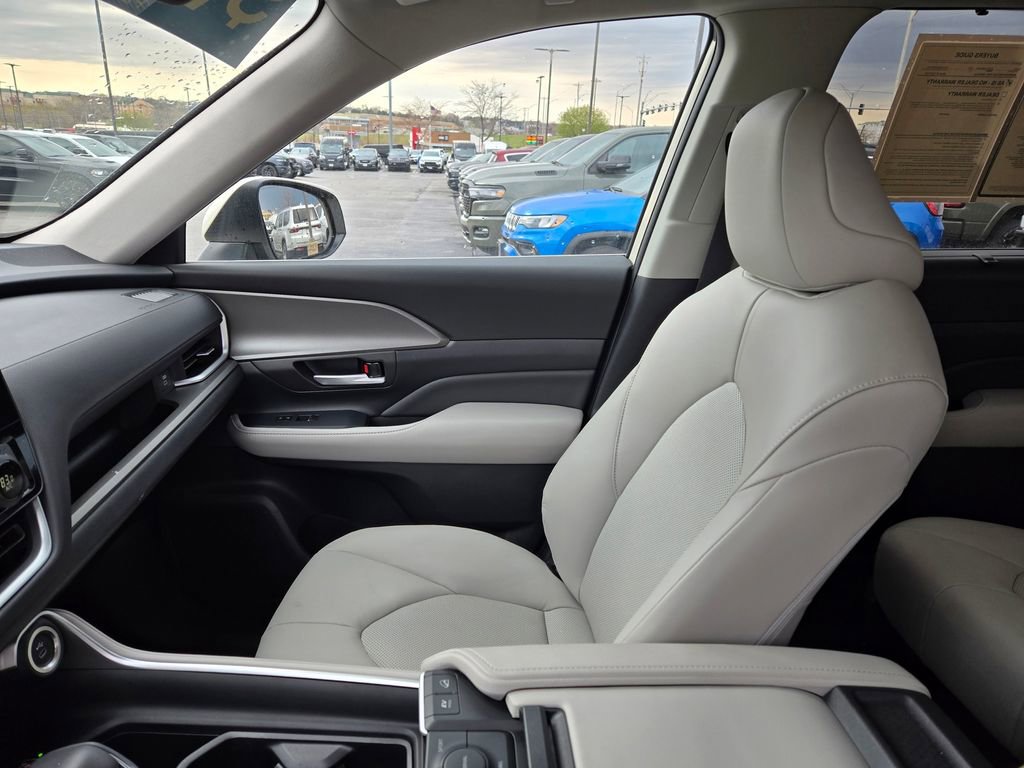 Used 2024 Toyota Grand Highlander XLE image 26