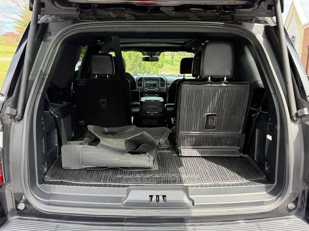 Used 2021 Ford Expedition Limited image 4