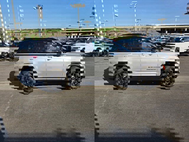 New 2025 Jeep Grand Cherokee Limited image 8