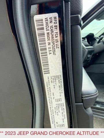 Used 2023 Jeep Grand Cherokee Altitude AWD/4WD image 21