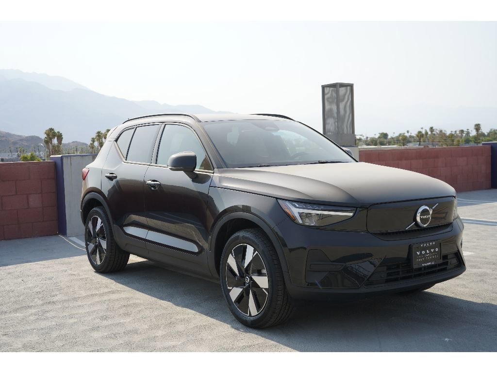 New 2025 Volvo EX40 Core w/ Climate Package