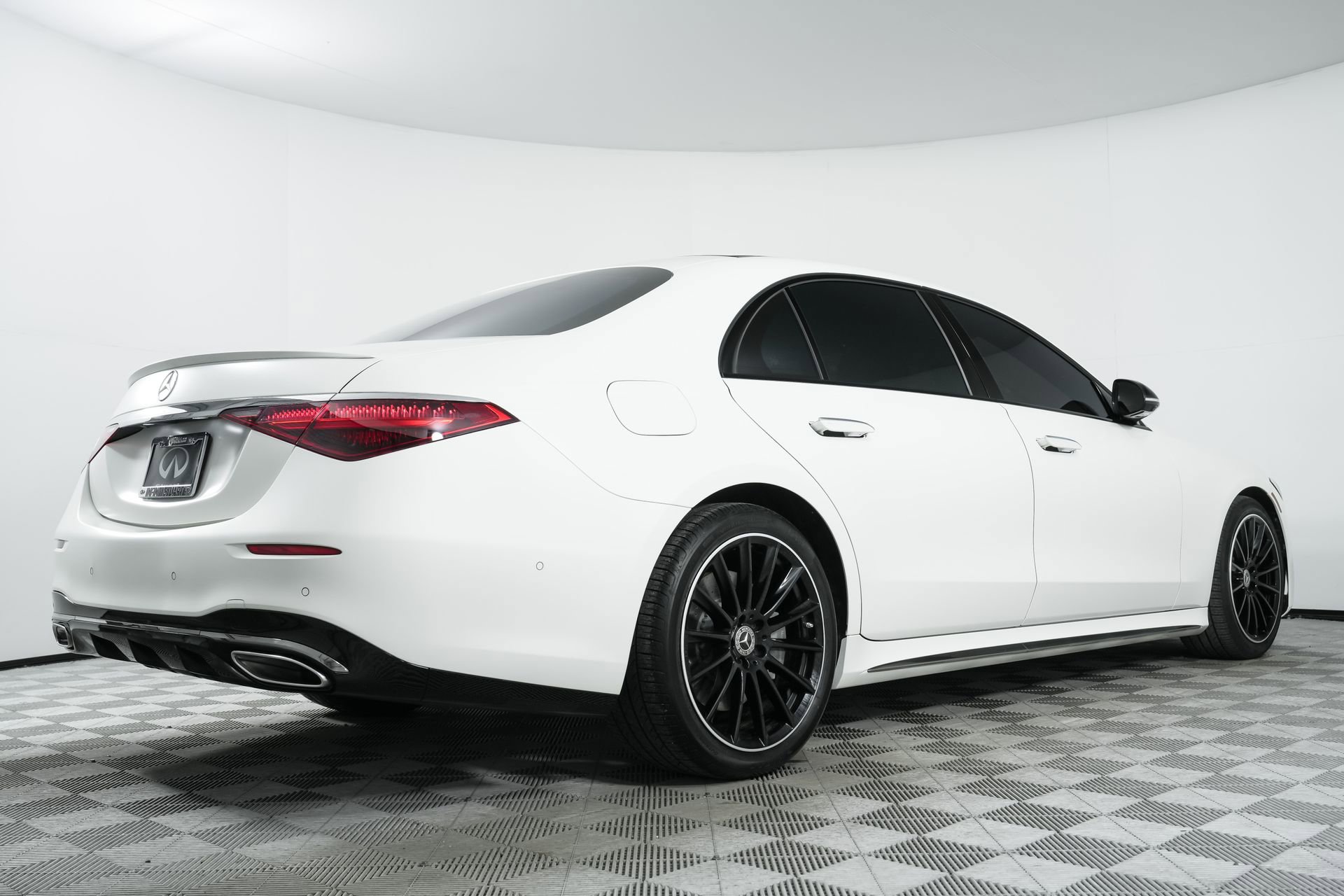Used 2023 Mercedes-Benz S 500 4MATIC w/ AMG Line image 17
