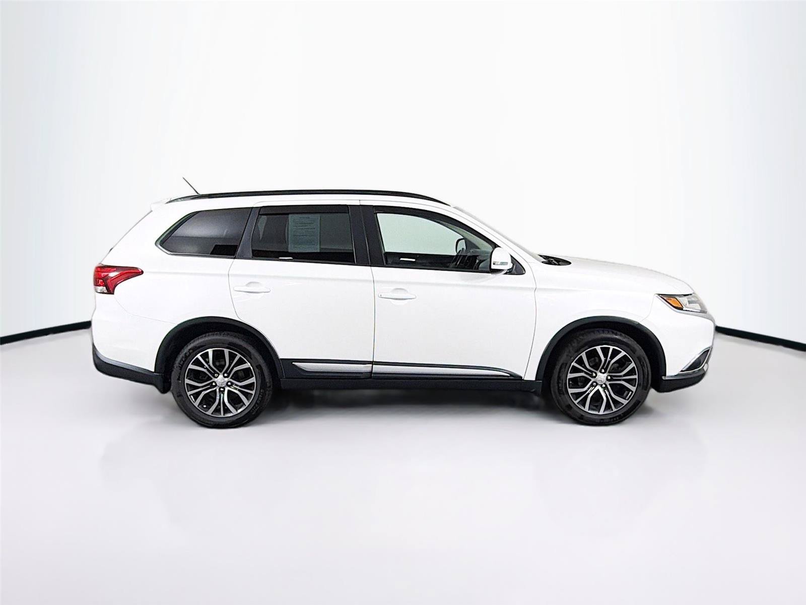 Used 2016 Mitsubishi Outlander SEL AWD/4WD image 12