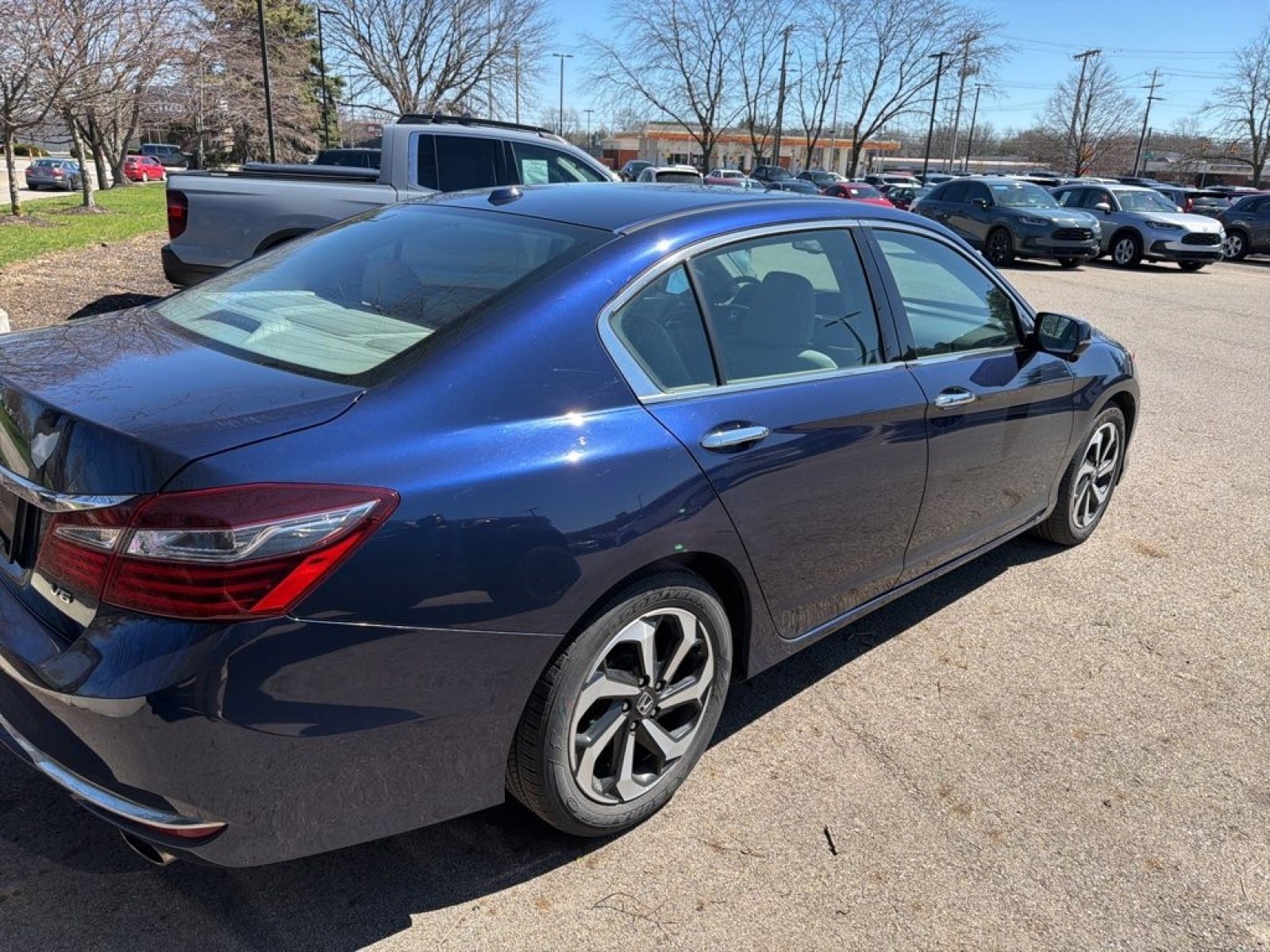 Used 2017 Honda Accord EX-L image 8