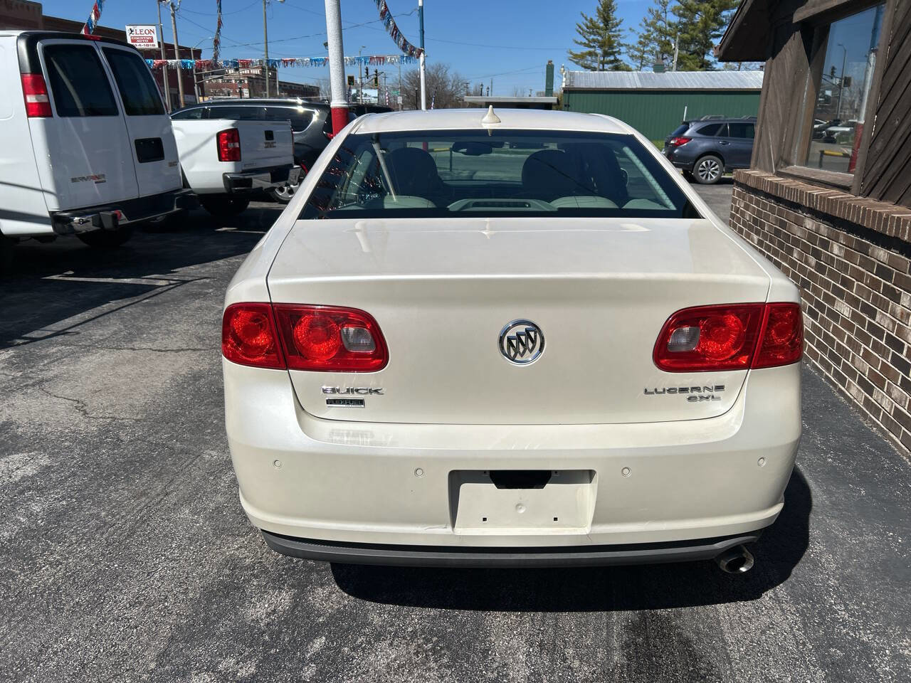 Used 2011 Buick Lucerne CXL image 3