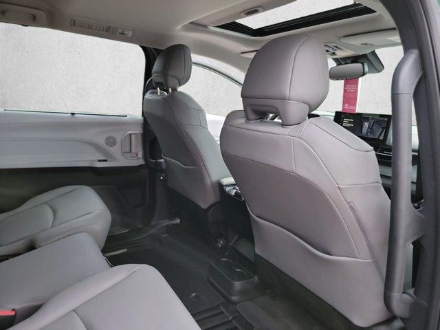 Used 2026 Toyota Sienna XLE FWD image 24