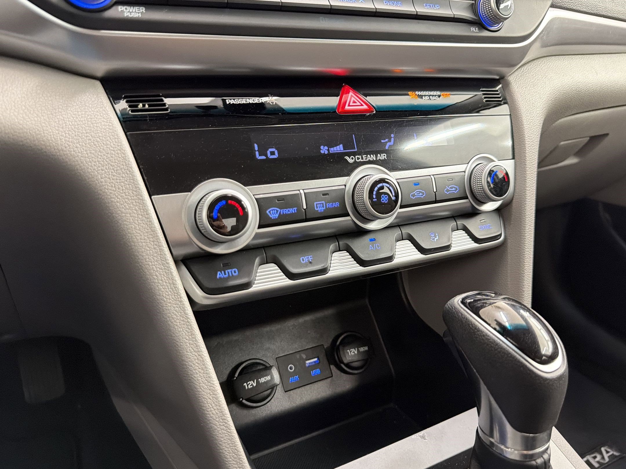 Used 2020 Hyundai Elantra SE w/ Cargo Package (C1) image 17