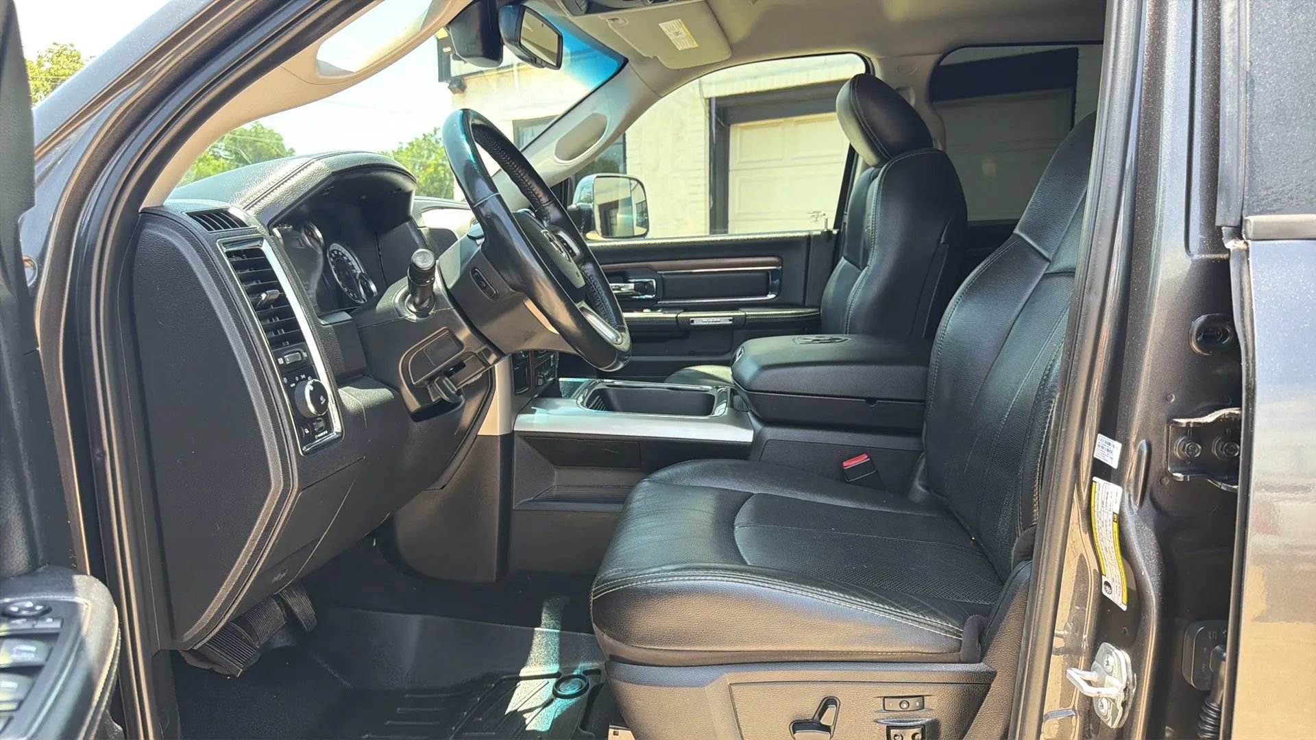 Used 2018 RAM 2500 Laramie w/ Off Road Package AWD/4WD image 8