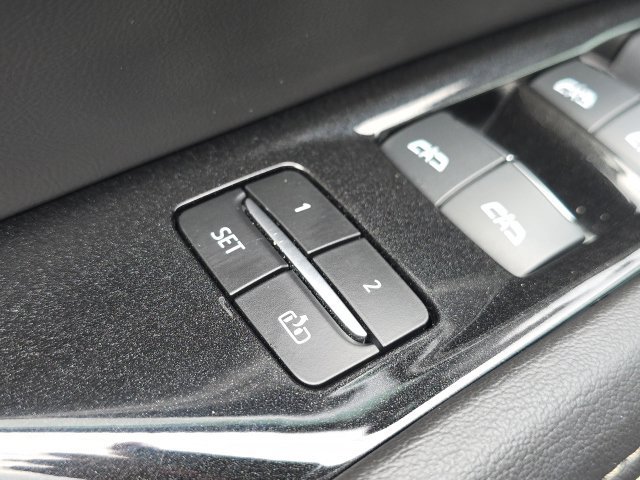 Used 2024 Cadillac Escalade Premium Luxury AWD/4WD image 27