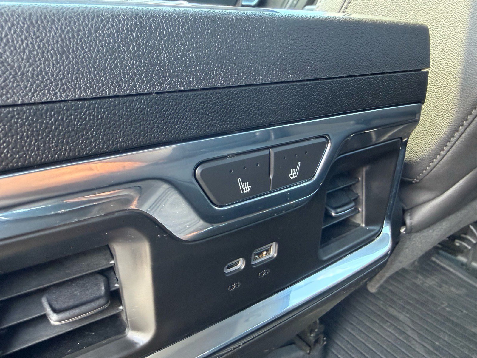 Used 2024 Chevrolet Silverado 3500 LTZ w/ LTZ Plus Package AWD/4WD image 19