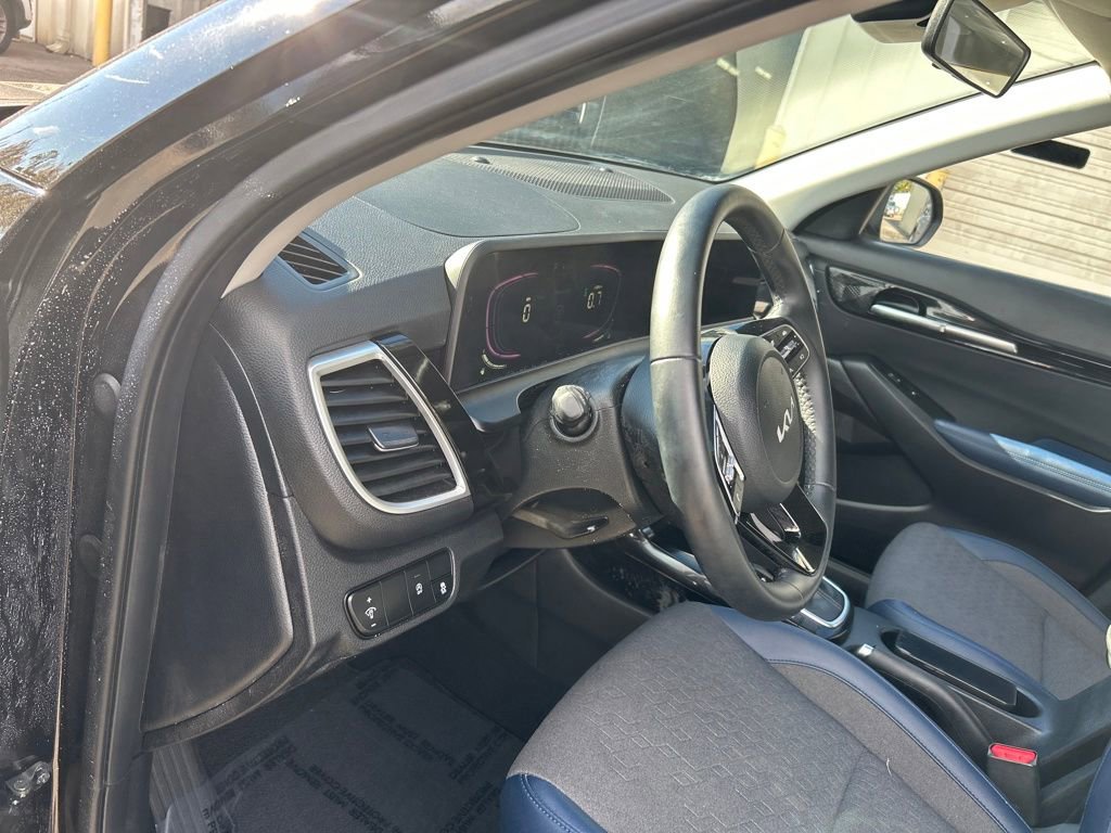 Certified 2025 Kia Seltos S image 15
