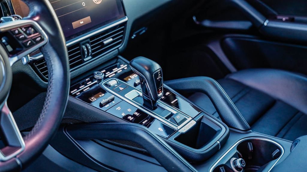 Used 2023 Porsche Cayenne Platinum Edition image 21