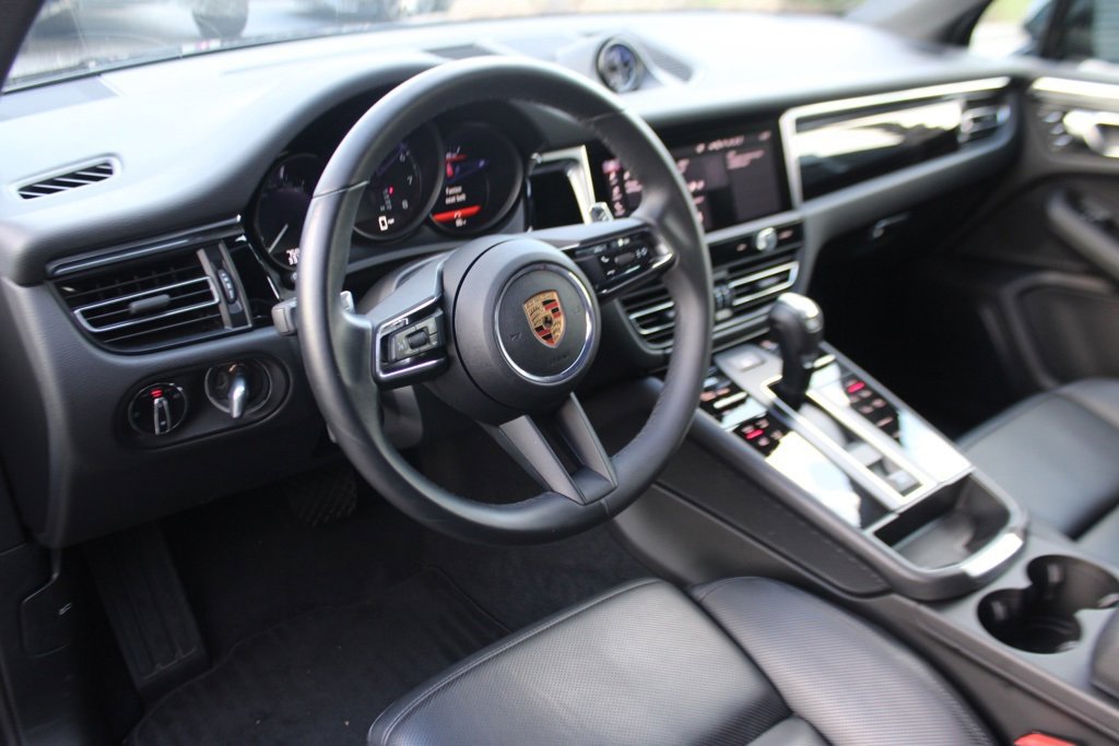 Used 2025 Porsche Macan image 4