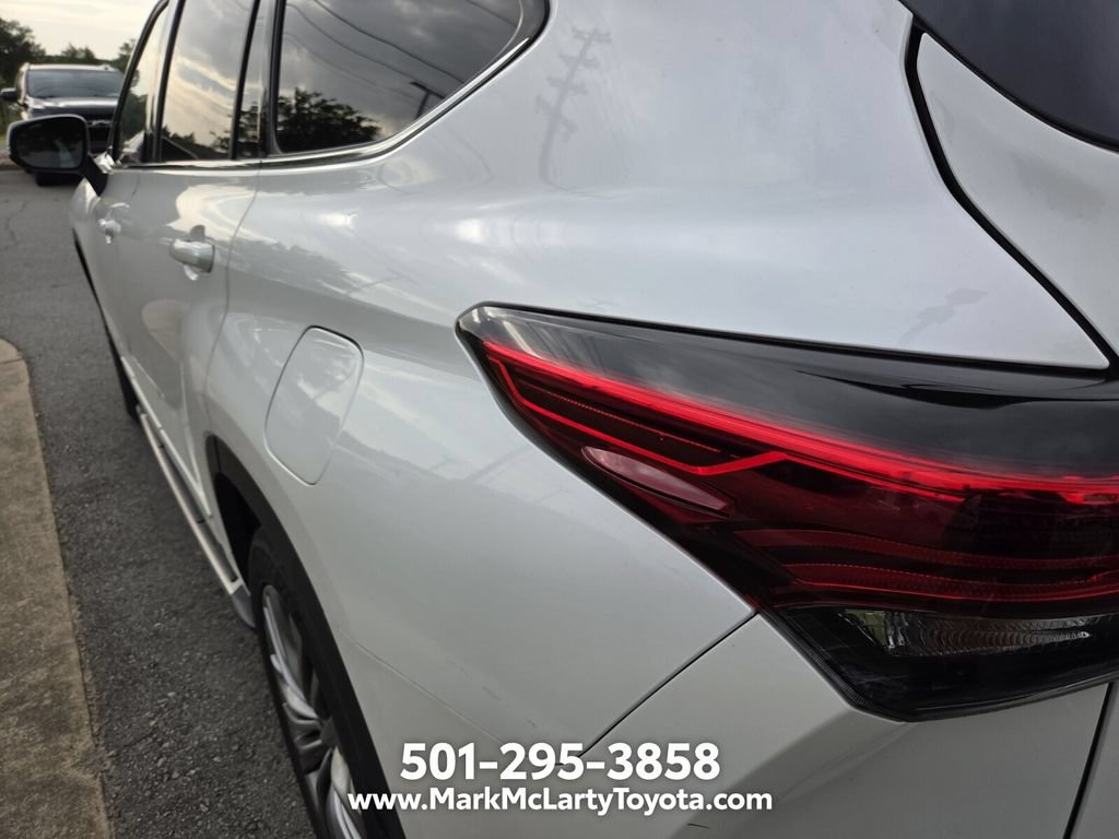 Used 2021 Toyota Highlander Platinum FWD image 9