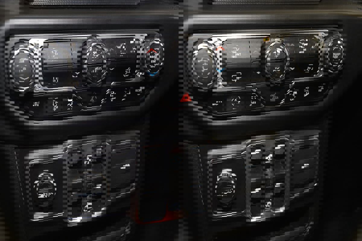 Used 2018 Jeep Wrangler Unlimited Sport S image 26